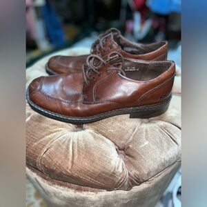 Brown leather lace up dress shoe